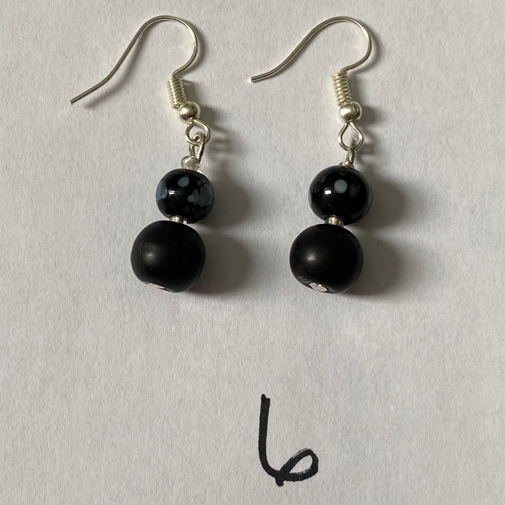 Various earrings - Picture 8 of 14